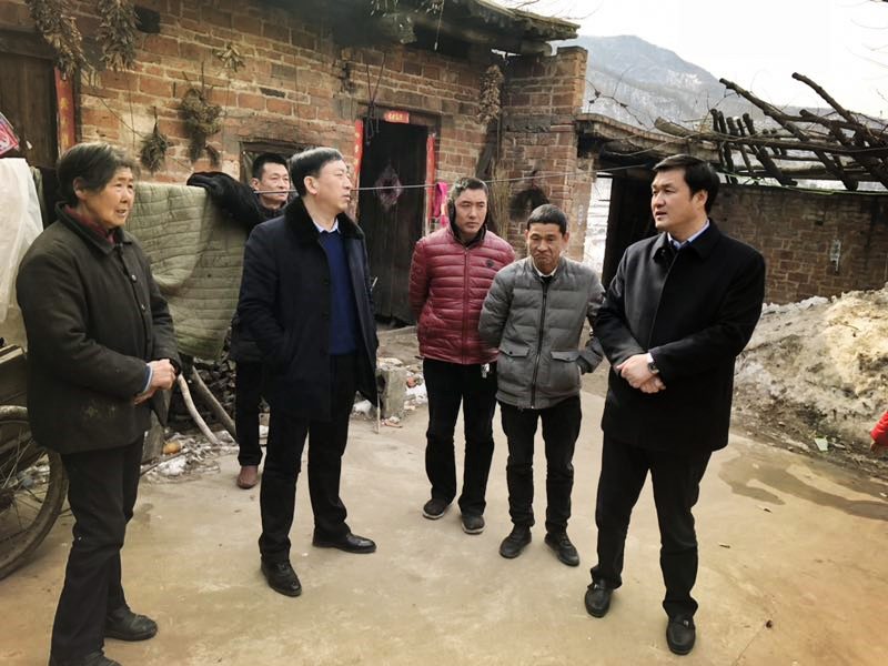 民建“組團(tuán)”慰問(wèn)，企業(yè)送溫暖到家